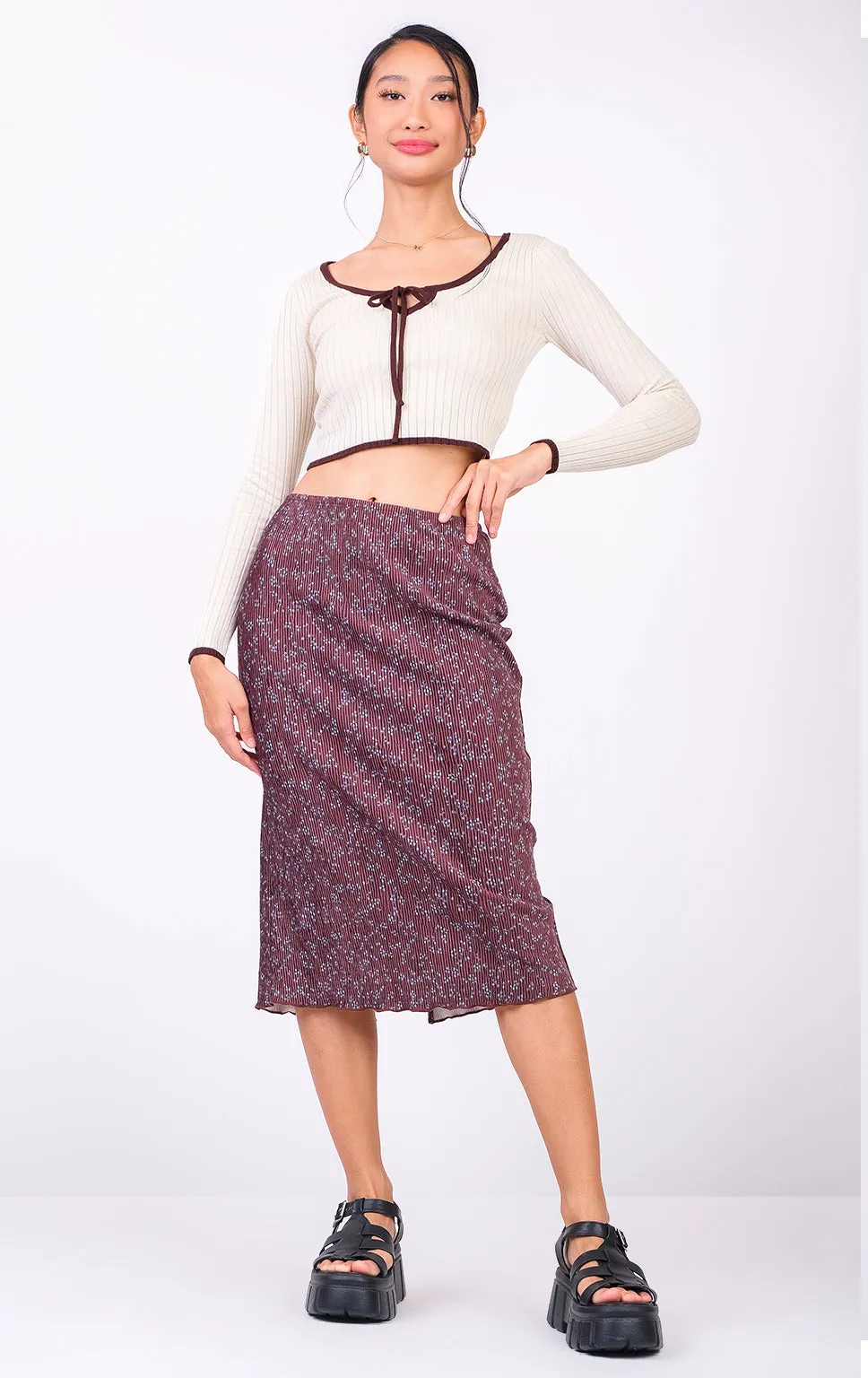 CONTRAST KNIT L/S CROP TOP WITH KEYHOLE AND RIBBON