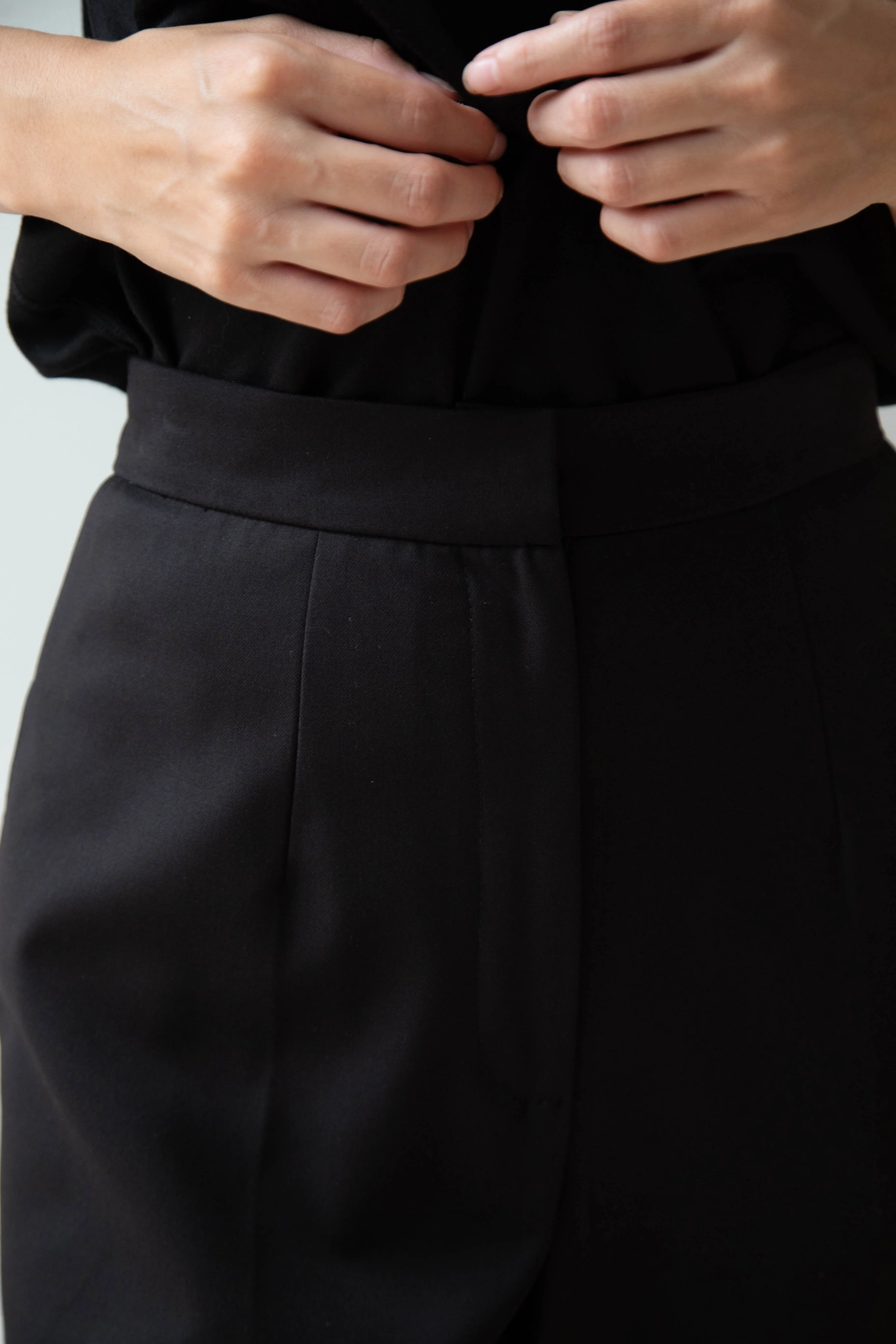 Delegan | Mateo Pants in Black