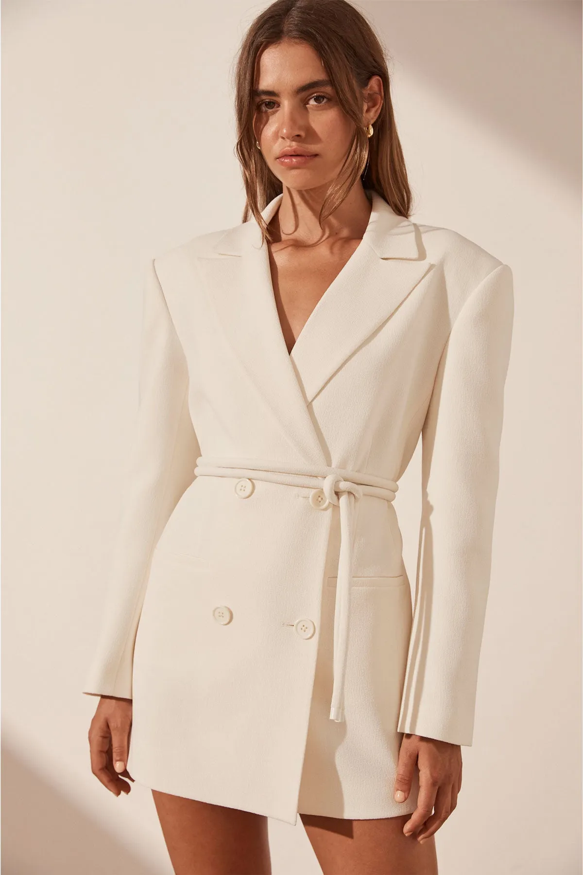SHONA JOY AMURA BLAZER DRESS WITH BELT - CREAM