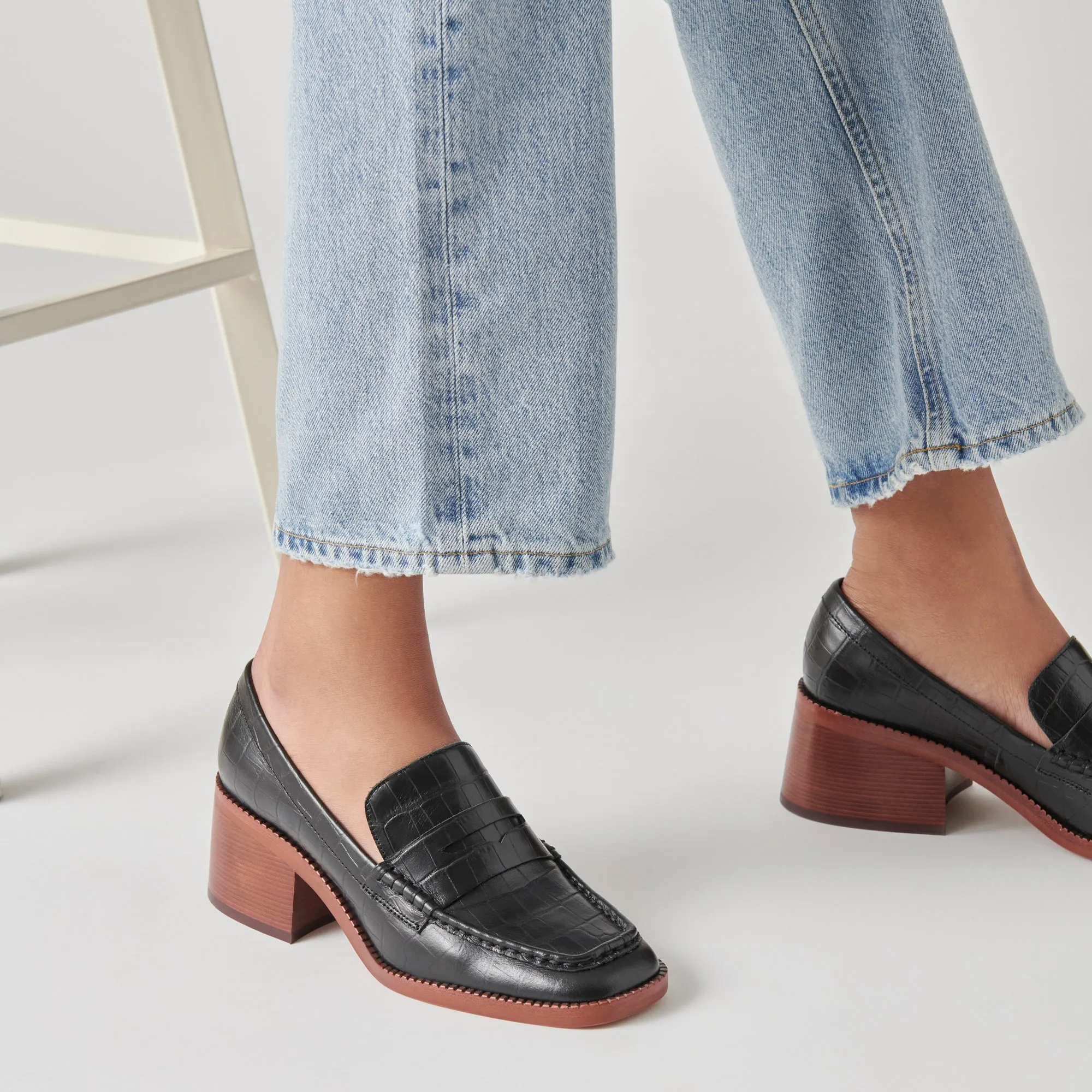 TALIE LOAFERS NOIR EMBOSSED LEATHER - re:vita