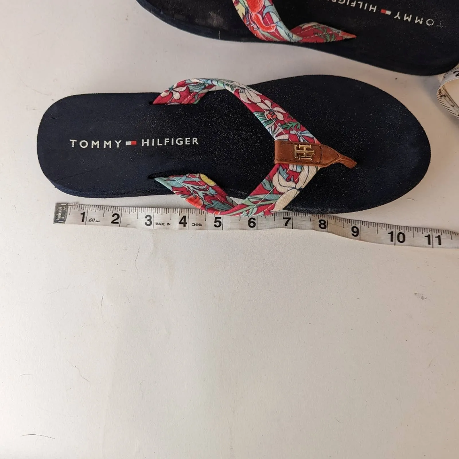 Tommy Hilfiger Criste Sandals / Approximate Size 9-9.5