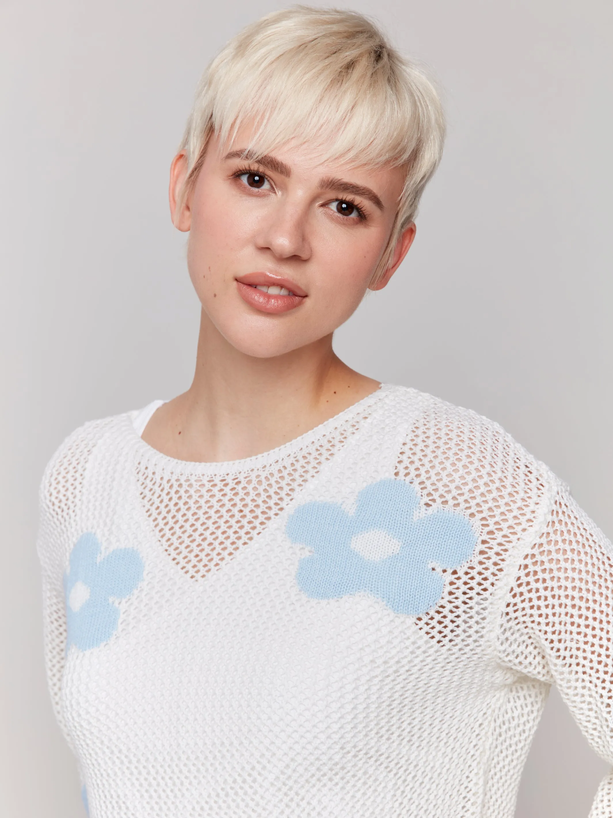 WHITE BLUE DAISIES CROCHET TOP